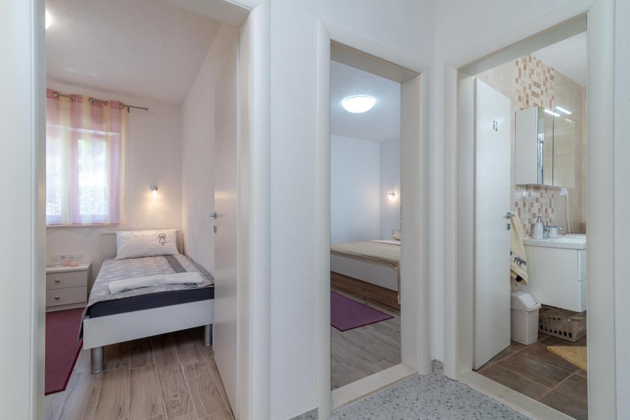 Apartment Gagula With Jacuzzi Trogir Exterior foto